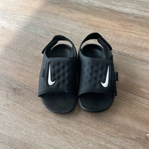 Nike sandals great condition